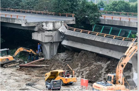 江蘇無錫高架橋<em>側</em><em>翻</em>事故
