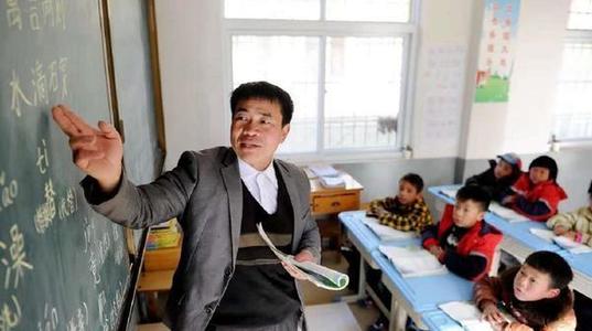 <em>鄉(xiāng)村</em><em>教師</em><em>張</em><em>玉</em><em>滾</em>，黑虎廟村有<em>他</em>在，一個孩子都不會失學