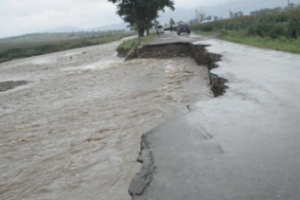 <em>水</em><em>毀</em>—暴雨、洪水造成<em>路基</em>等設施的損毀