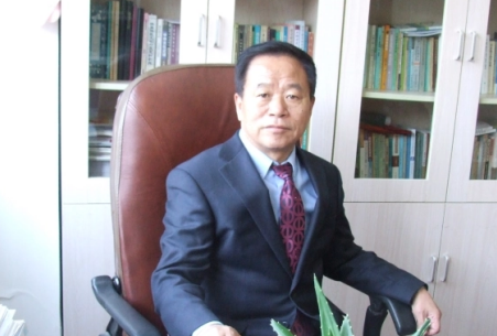 金基石：主持完成了5項(xiàng)國(guó)家和省部級(jí)科研項(xiàng)目 出版10余部專(zhuān)著和工具書(shū)