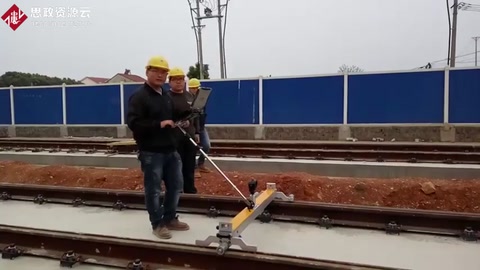 華中首條高鐵標準建設的有軌電車—漢陽有軌電車軌檢小車作業現場