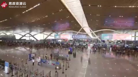 機場快閃，一曲《我和我的祖國》感動候機大廳，旅客高呼國泰民安
