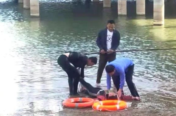 跳湖救人+心肺復蘇，張清光這波操作英勇，更專業！
