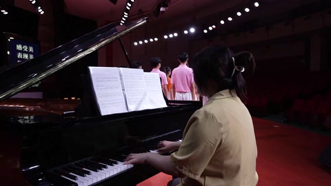 <em>微</em><em>課</em>：音樂表演專業(yè)《<em>合唱</em><em>藝術</em><em>鑒賞</em><em>與</em><em>實踐</em>-變形化<em>指揮</em><em>語言</em><em>的</em><em>情感</em><em>傳達</em>》