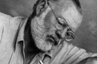 美國當代小說家，諾貝爾文學獎獲得者—<em>海明威</em>
