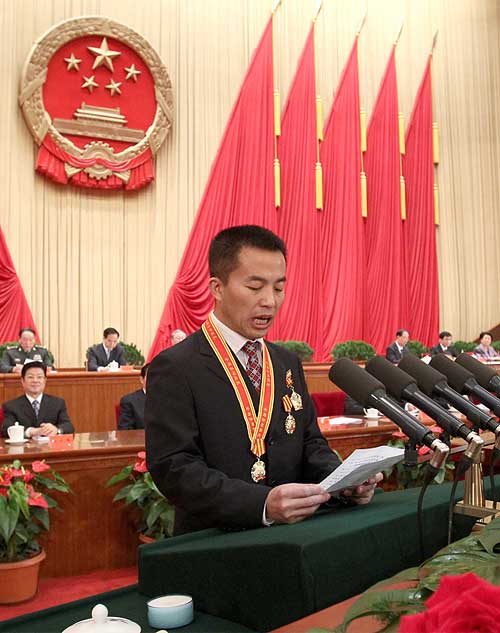 一汽大眾鈑金工<em>王</em><em>洪</em><em>軍</em>圖04