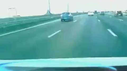 車(chē)輛跑偏導(dǎo)致的<em>交通事故</em>，令人害怕！