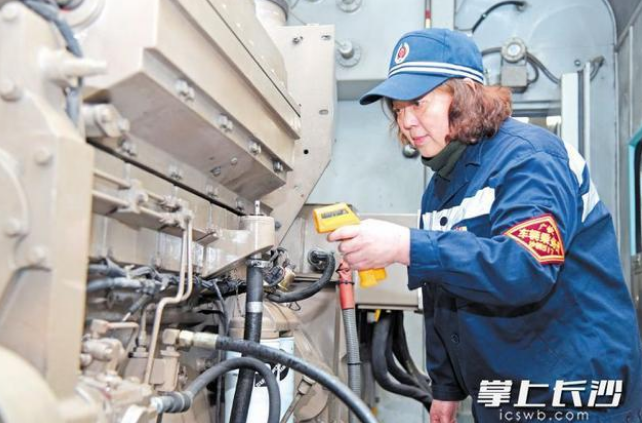 普速旅客列車發<em>電車</em>女<em>乘務員</em>宋娟娟：<em>跟</em>趟車仿佛跨了三個季節