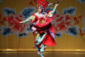 國(guó)家大劇院話劇《風(fēng)雪夜歸人》戲中戲京劇《樊江關(guān)》<em>趟馬</em>