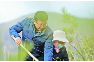 只為西寧南北兩山更綠更美，最美公務(wù)員