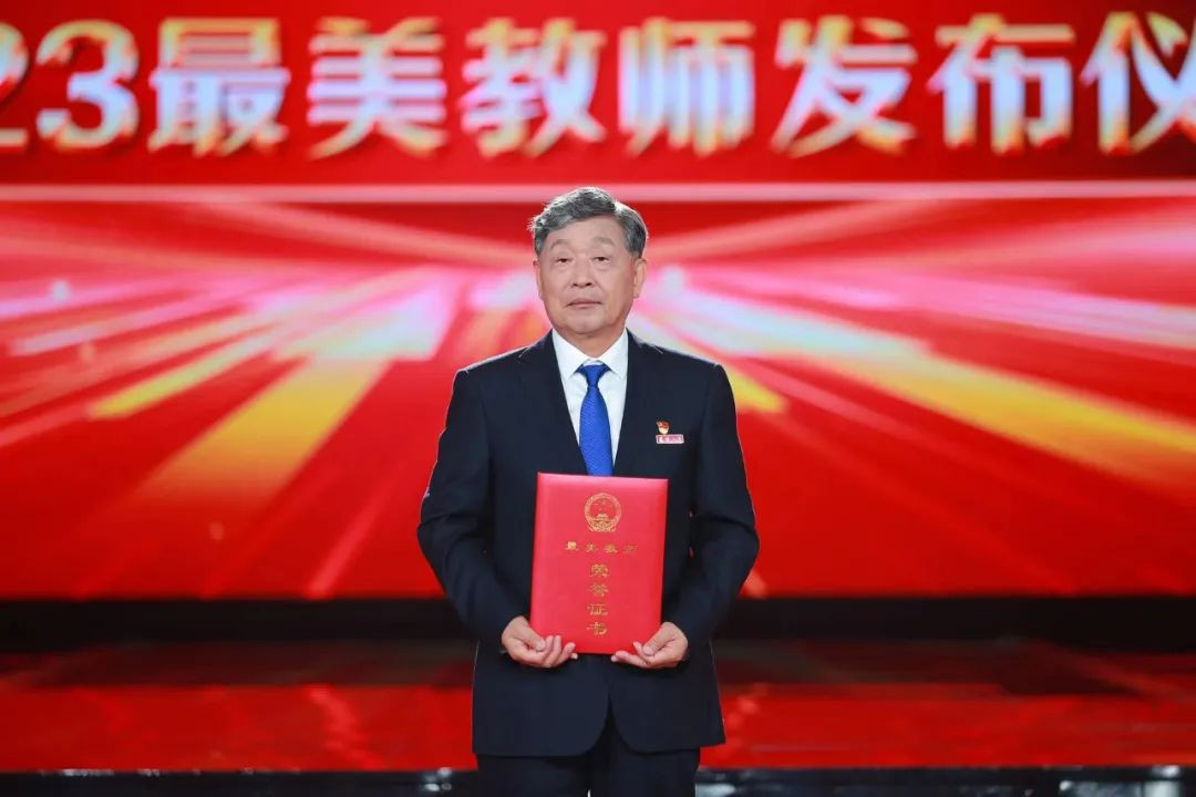 <em>張</em>洪程<em>院士</em>獲評2023全國'最美教師'，研創水稻輕簡化機械化技術