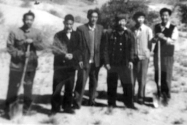 八步沙六老漢三代人書寫<em>綠色</em>傳奇，聯戶承包<em>治沙</em>造林