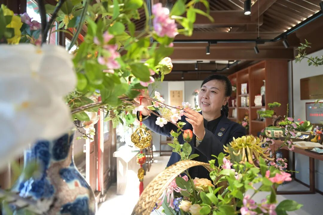頤和園傳統插花第五代<em>傳承</em>人張瑩獲全國五一勞動獎章